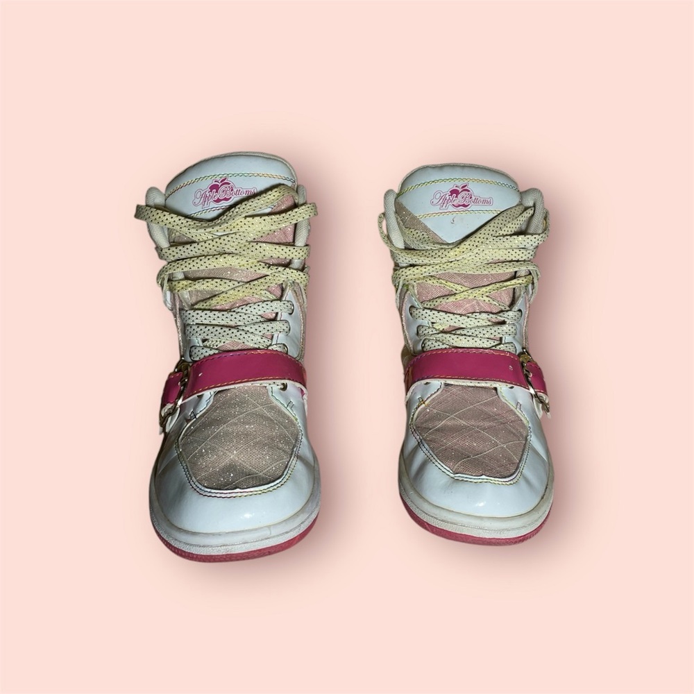 Apple Bottom Shoes🍎